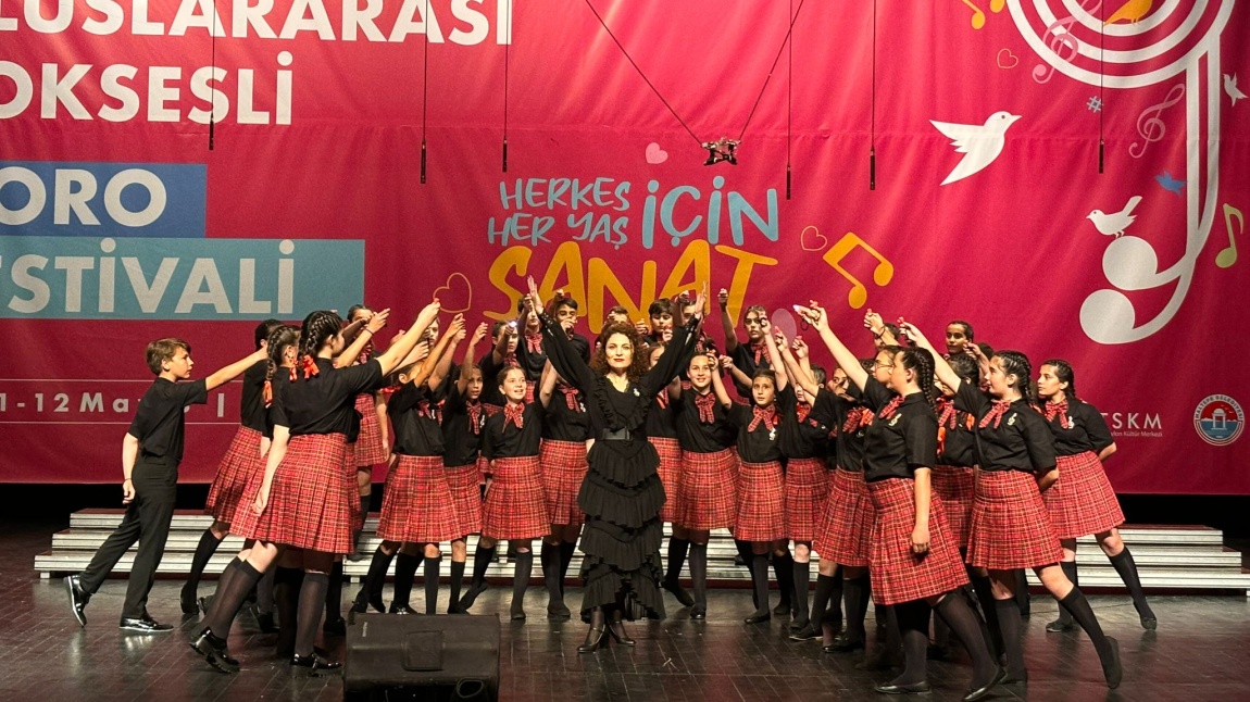 ÇANAKKALE  HÜSEYİN AKTİF TERZİOĞLU ORTAOKULU ÇOCUK KOROSU  BAŞARILI PERFORMANSI